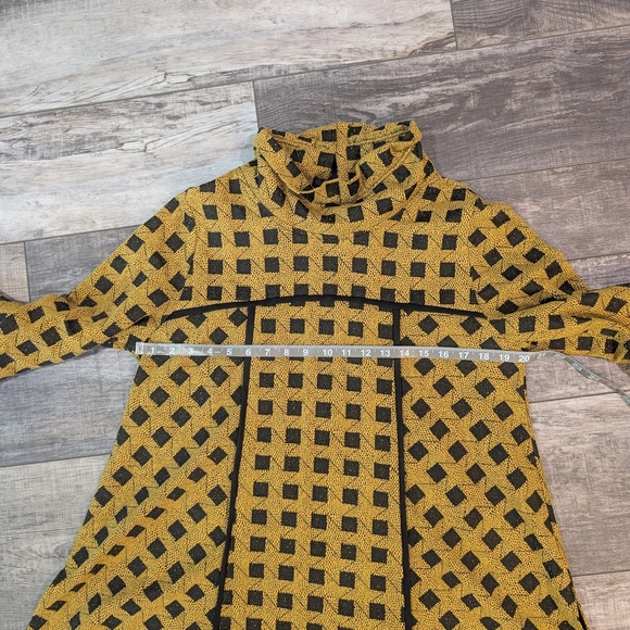 Moonlight Yellow and Black Checkered Sweater - Picture 7 of 9